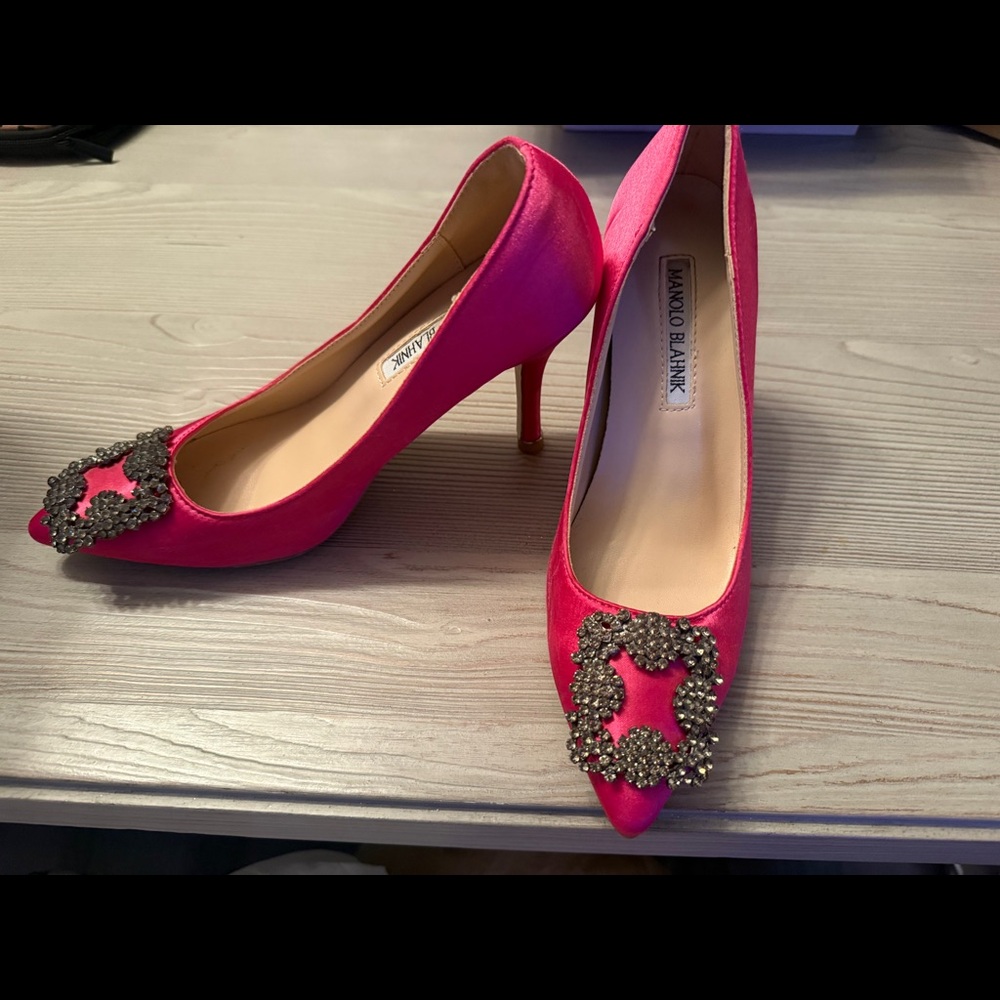 Manolo Blahnik Hangisi embellished satin pumps 36